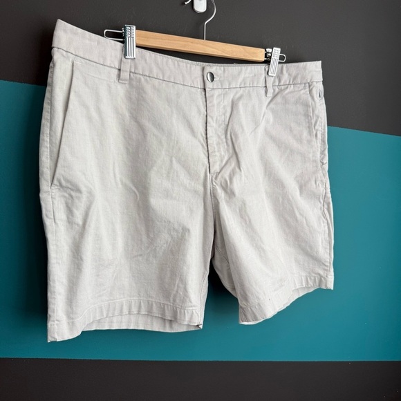 Lululemon Athletica Light Gray Men's Shorts size 38 - Picture 2 of 9